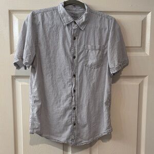 Arizona Jean Company Gray and White Striped Short-Sleeve Button-Up Shirt
